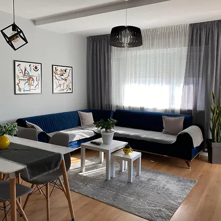 Pandora's * Tirana